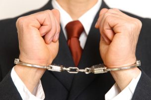 社員が逮捕された